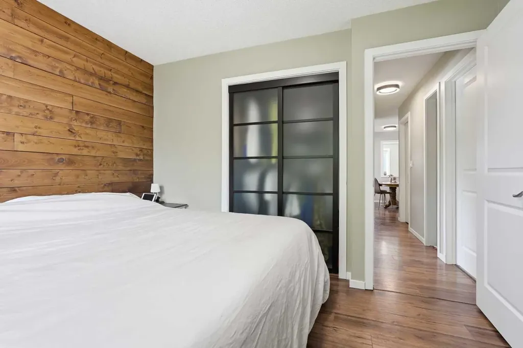 865 Queensland Drive SE Calgary AB T2J 5E4