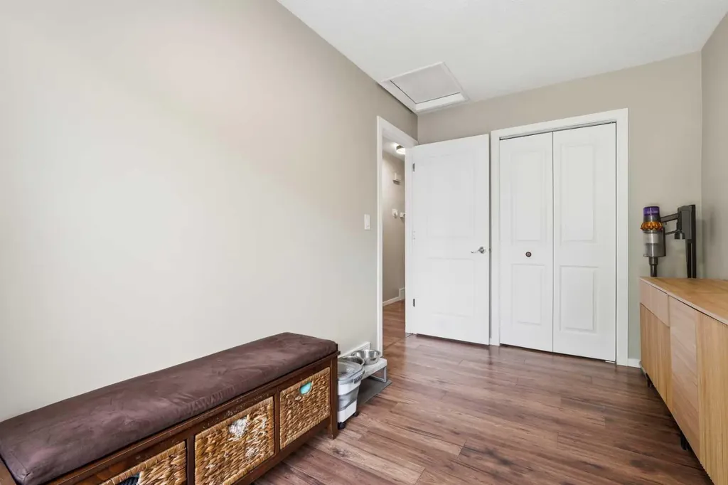 865 Queensland Drive SE Calgary AB T2J 5E4