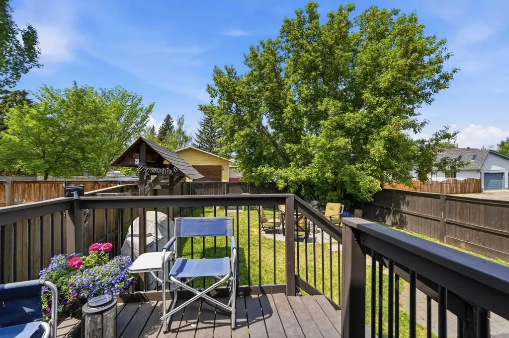 865 Queensland Drive SE Calgary AB T2J 5E4