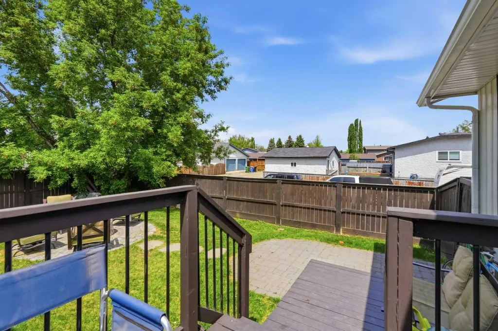 865 Queensland Drive SE Calgary AB T2J 5E4