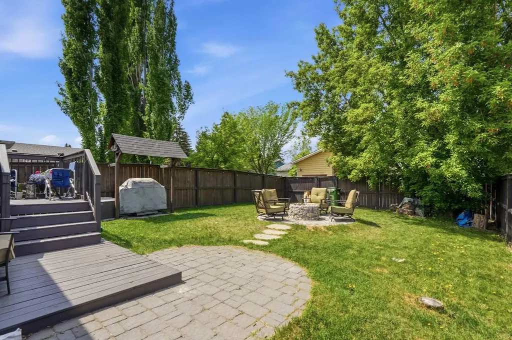 865 Queensland Drive SE Calgary AB T2J 5E4