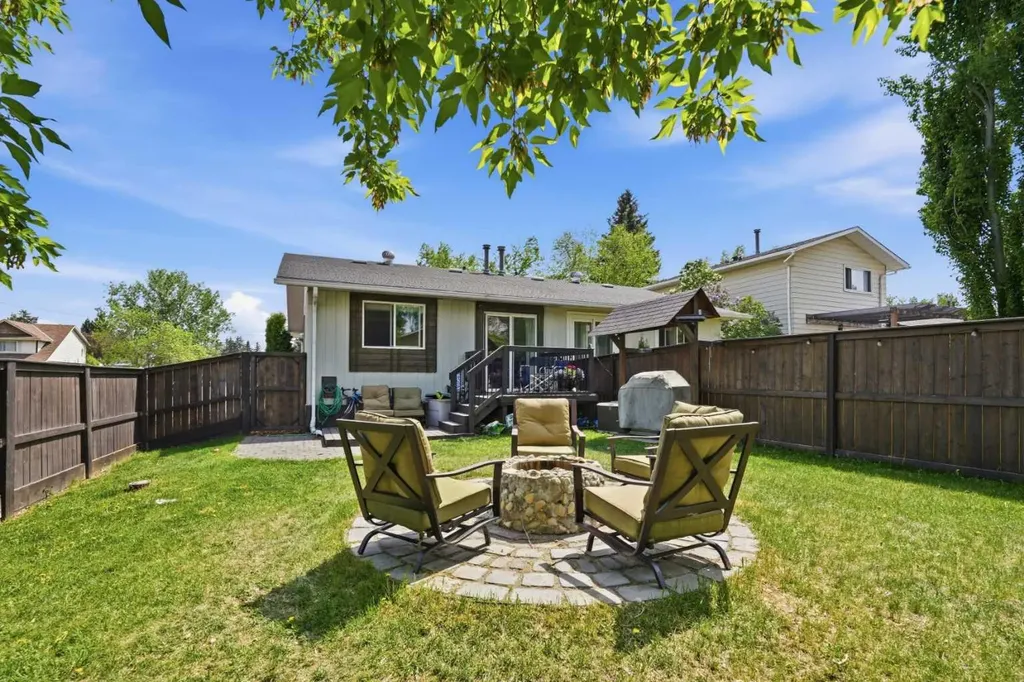 865 Queensland Drive SE Calgary AB T2J 5E4