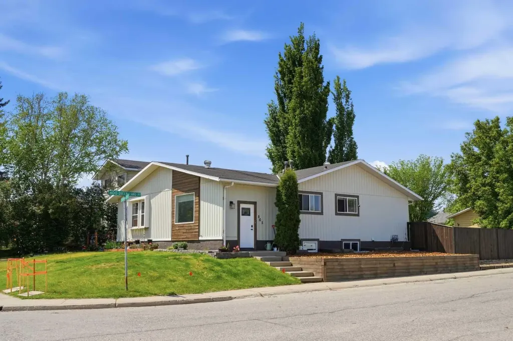 865 Queensland Drive SE Calgary AB T2J 5E4