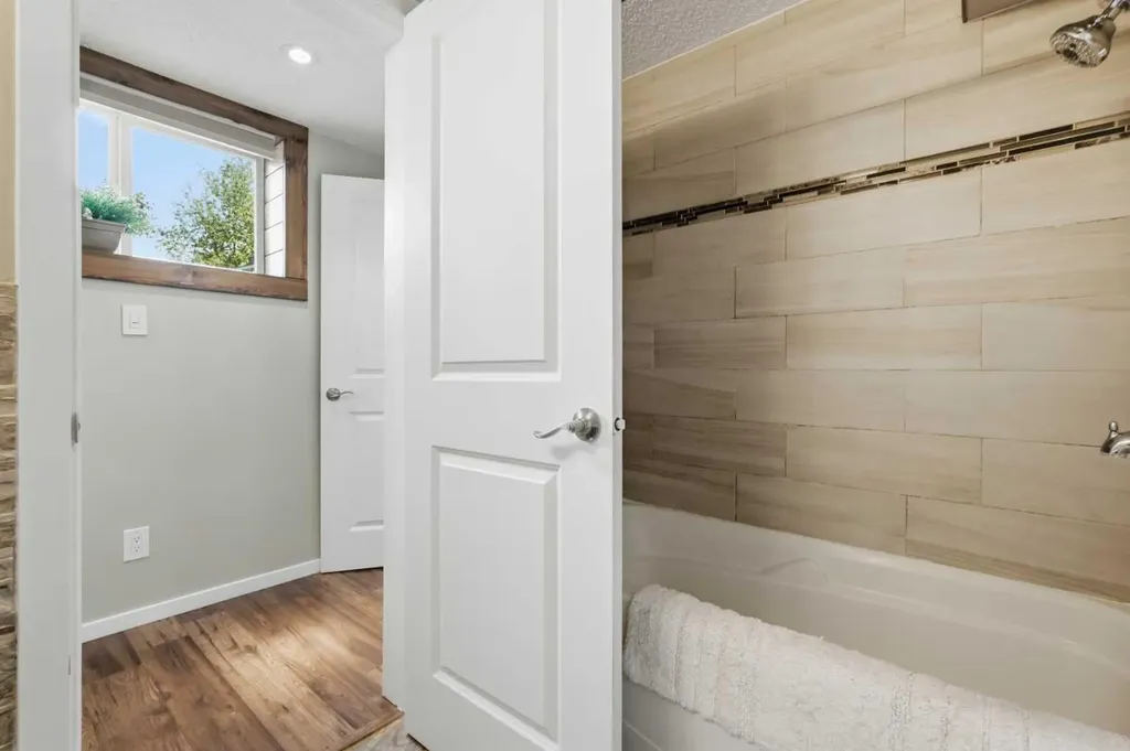 865 Queensland Drive SE Calgary AB T2J 5E4