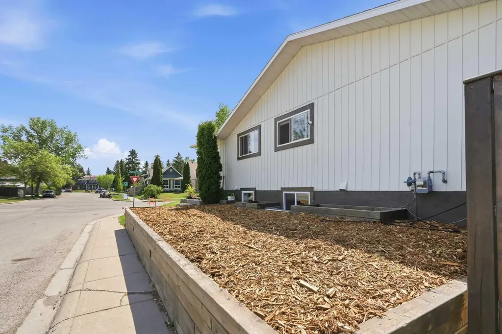 865 Queensland Drive SE Calgary AB T2J 5E4