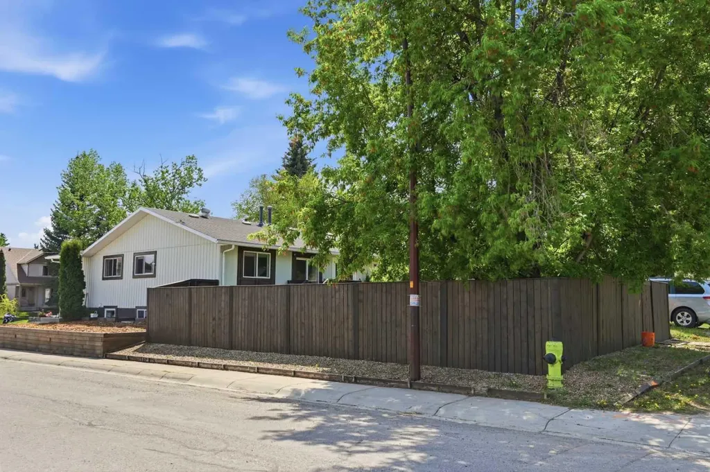 865 Queensland Drive SE Calgary AB T2J 5E4