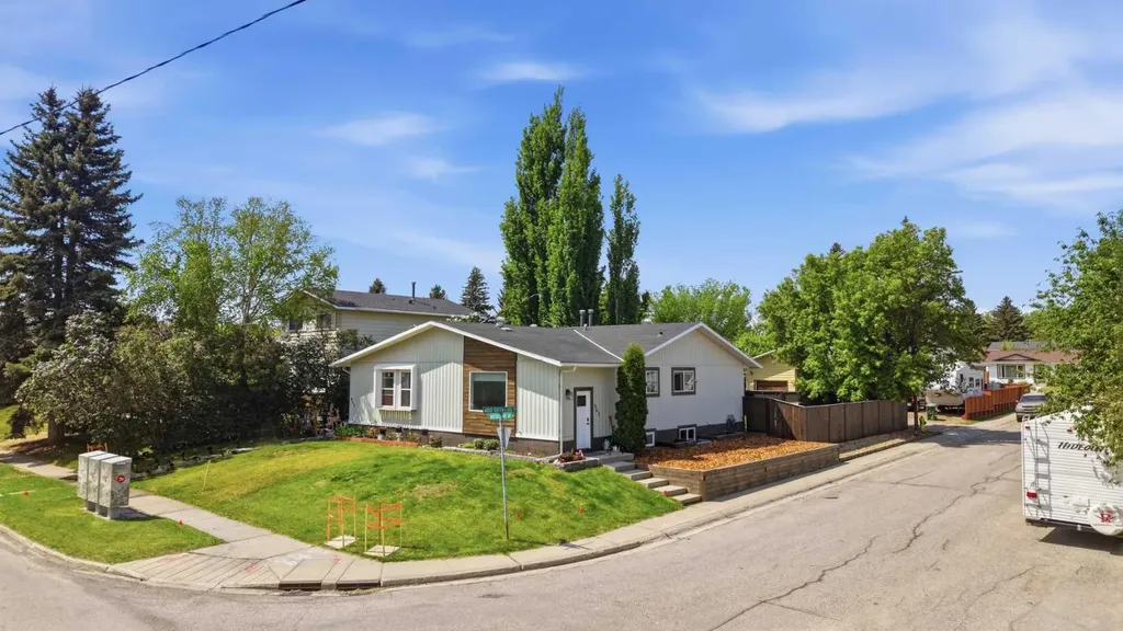 865 Queensland Drive SE Calgary AB T2J 5E4