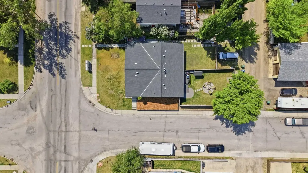 865 Queensland Drive SE Calgary AB T2J 5E4
