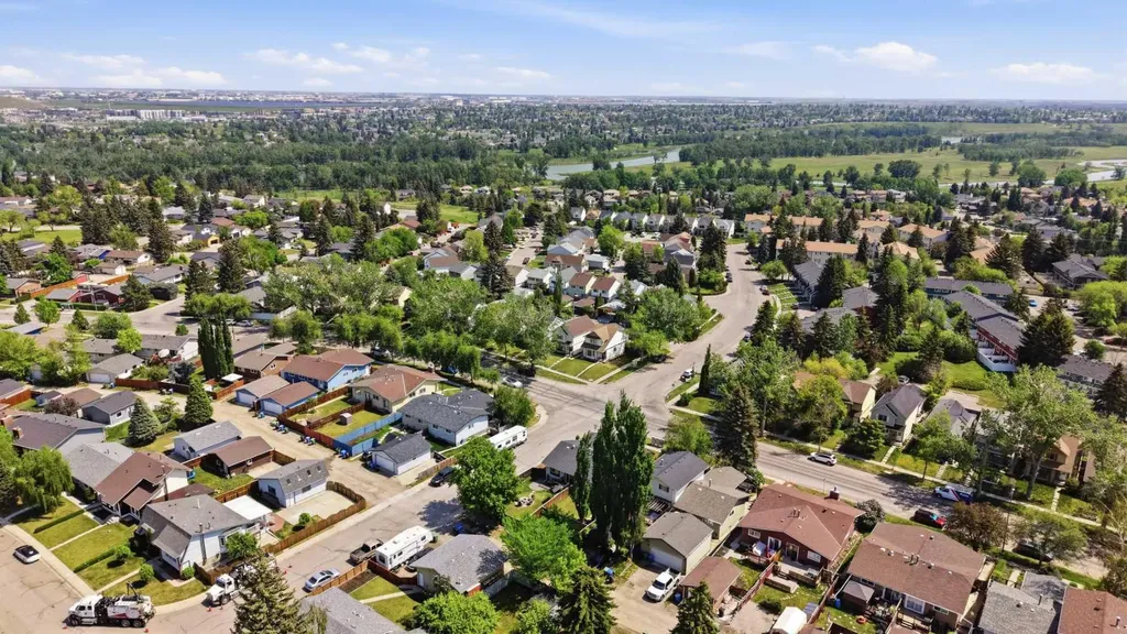 865 Queensland Drive SE Calgary AB T2J 5E4