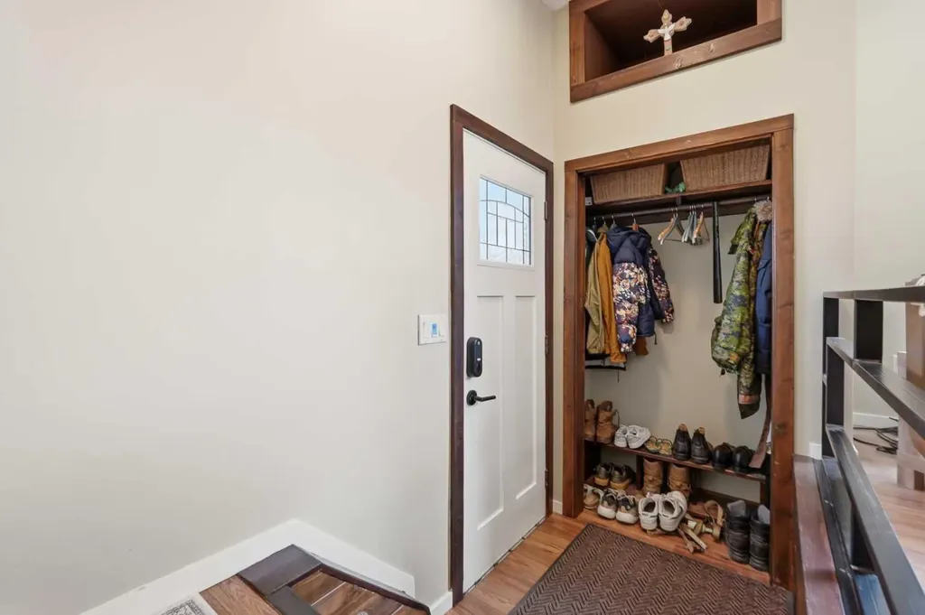 865 Queensland Drive SE Calgary AB T2J 5E4