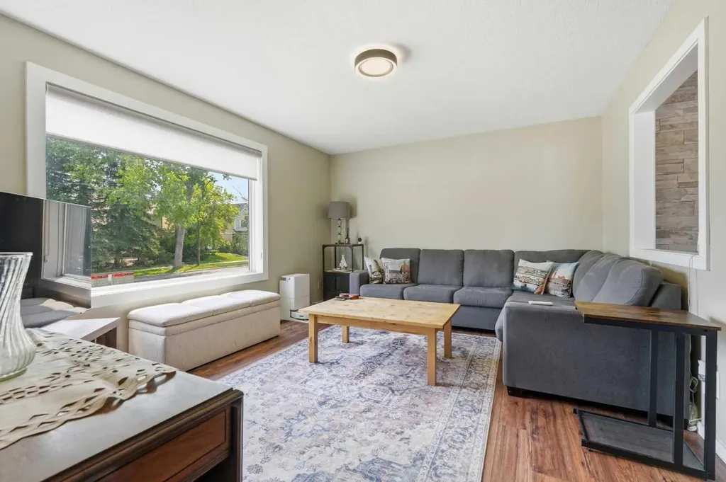 865 Queensland Drive SE Calgary AB T2J 5E4