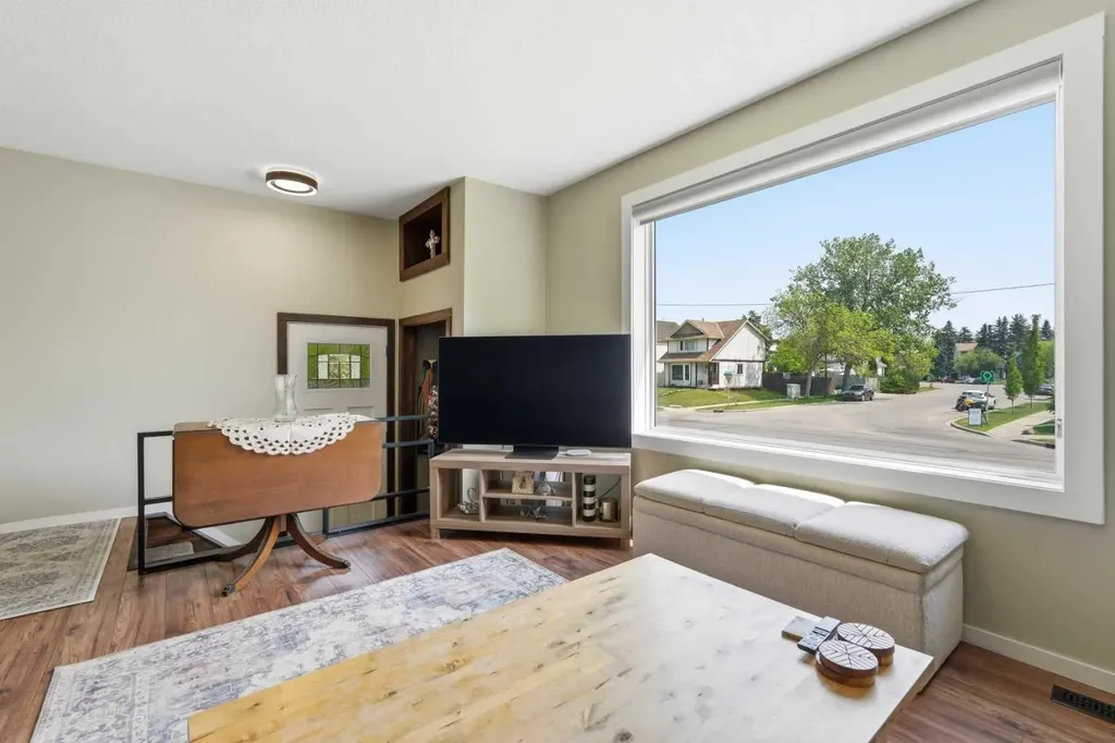 865 Queensland Drive SE Calgary AB T2J 5E4