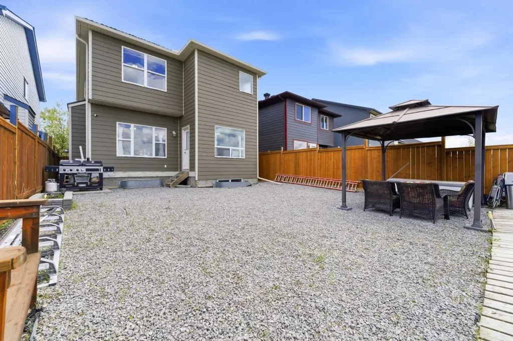 118 Saddletree Close NE Calgary AB T3J 5L1