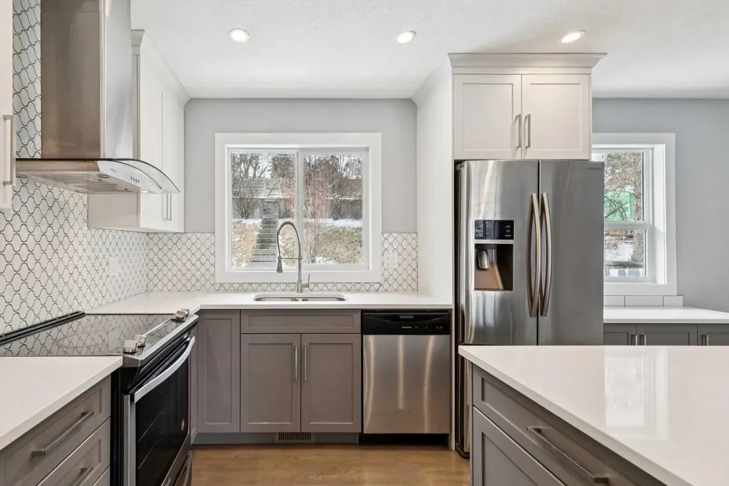 40 Henefer Road SW Calgary AB T2V 3B4