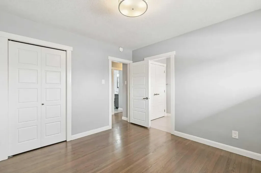40 Henefer Road SW Calgary AB T2V 3B4