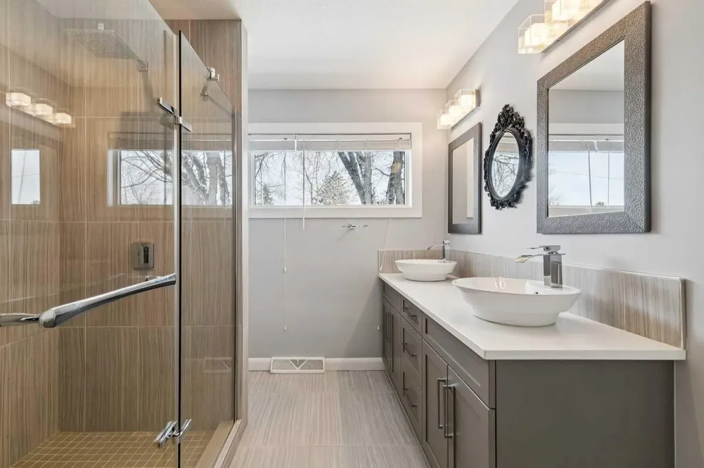 40 Henefer Road SW Calgary AB T2V 3B4