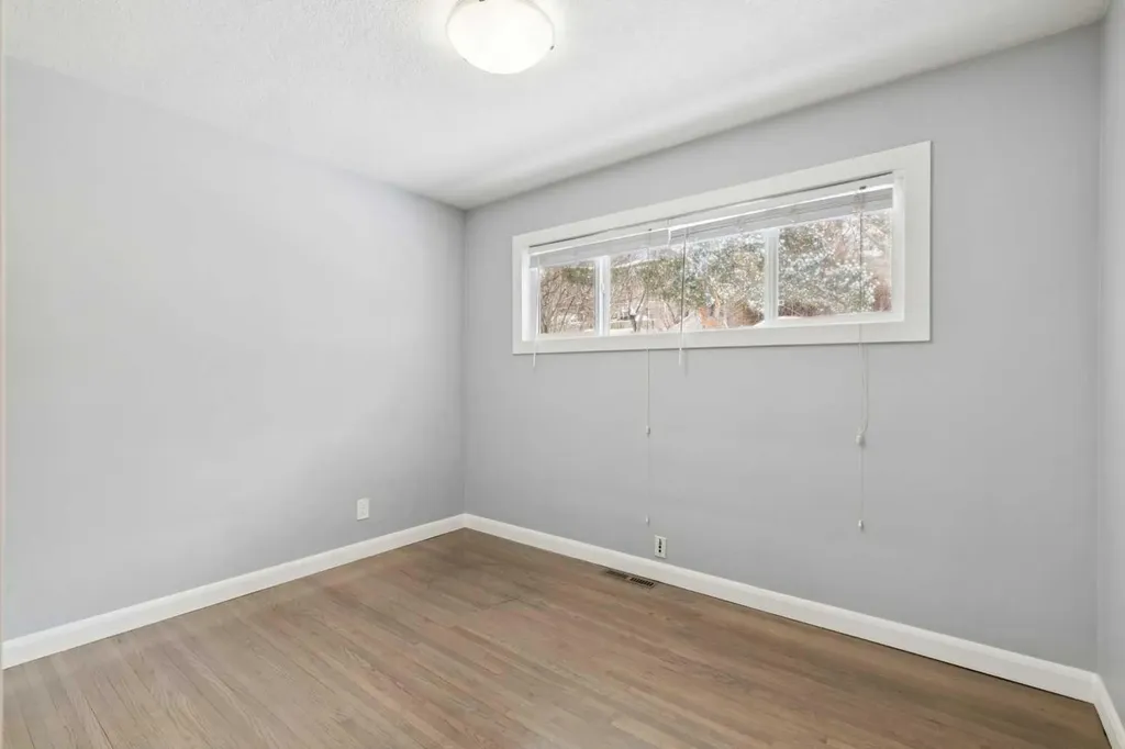 40 Henefer Road SW Calgary AB T2V 3B4