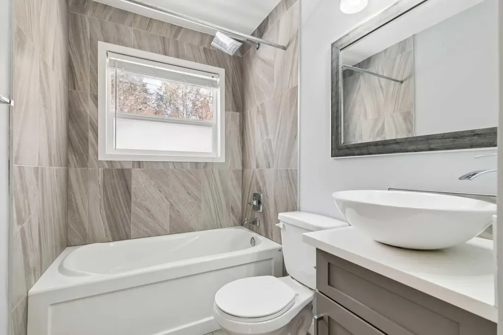 40 Henefer Road SW Calgary AB T2V 3B4