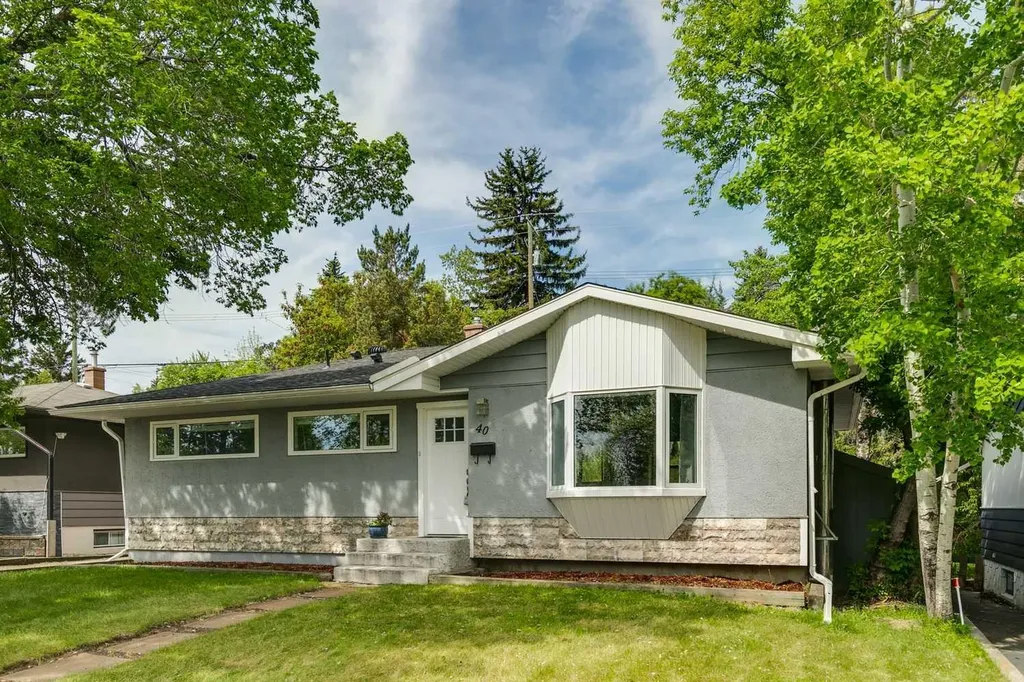 40 Henefer Road SW Calgary AB T2V 3B4