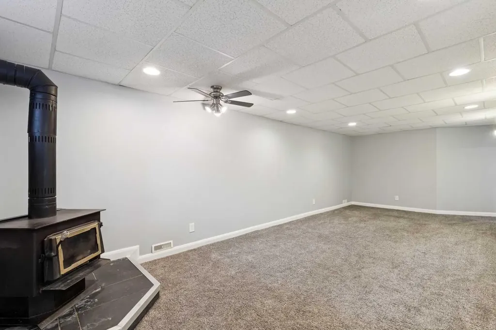 40 Henefer Road SW Calgary AB T2V 3B4