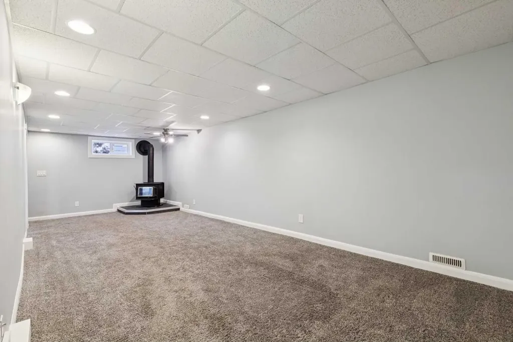 40 Henefer Road SW Calgary AB T2V 3B4