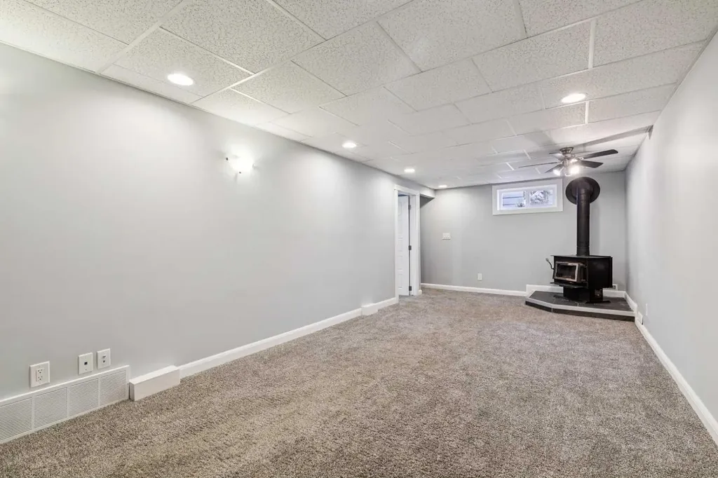 40 Henefer Road SW Calgary AB T2V 3B4