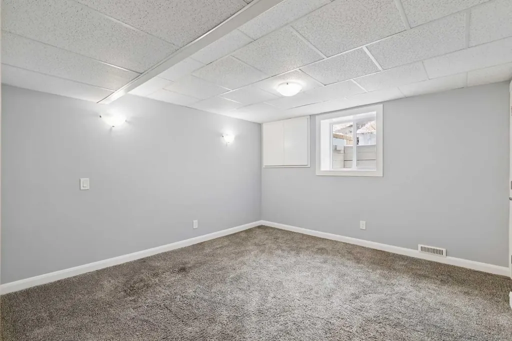 40 Henefer Road SW Calgary AB T2V 3B4