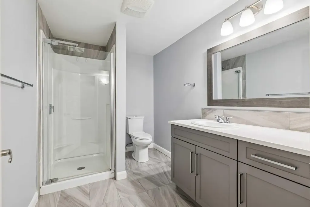 40 Henefer Road SW Calgary AB T2V 3B4
