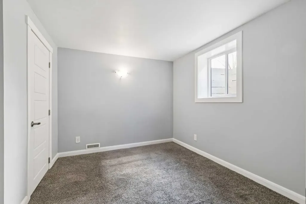 40 Henefer Road SW Calgary AB T2V 3B4