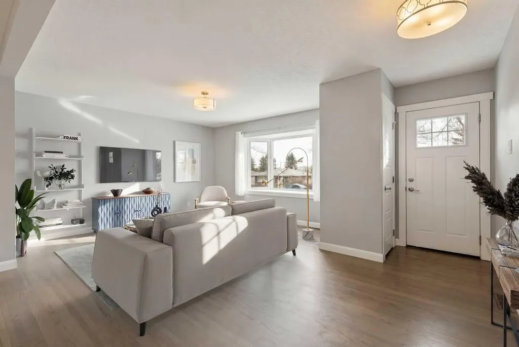40 Henefer Road SW Calgary AB T2V 3B4
