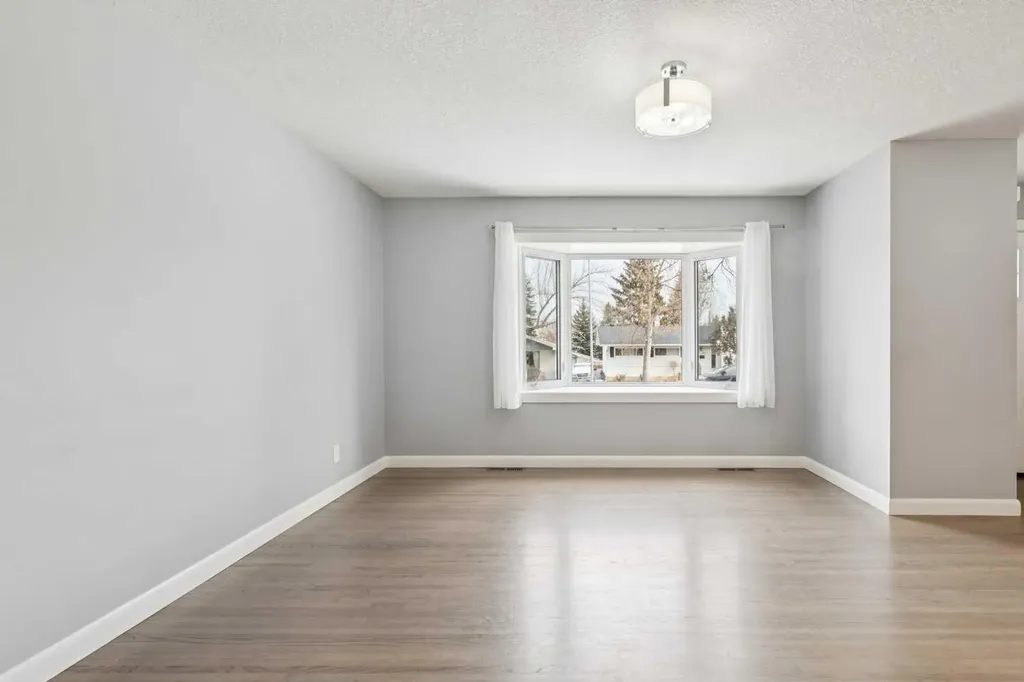 40 Henefer Road SW Calgary AB T2V 3B4