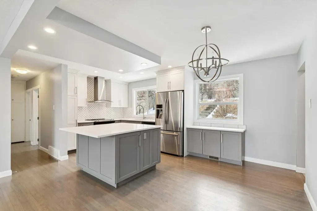 40 Henefer Road SW Calgary AB T2V 3B4