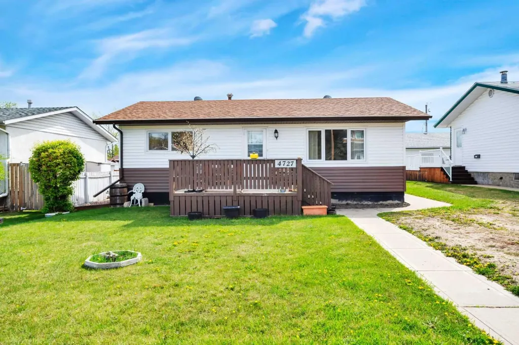 4727 48 Street Sylvan Lake AB T4S 1M9