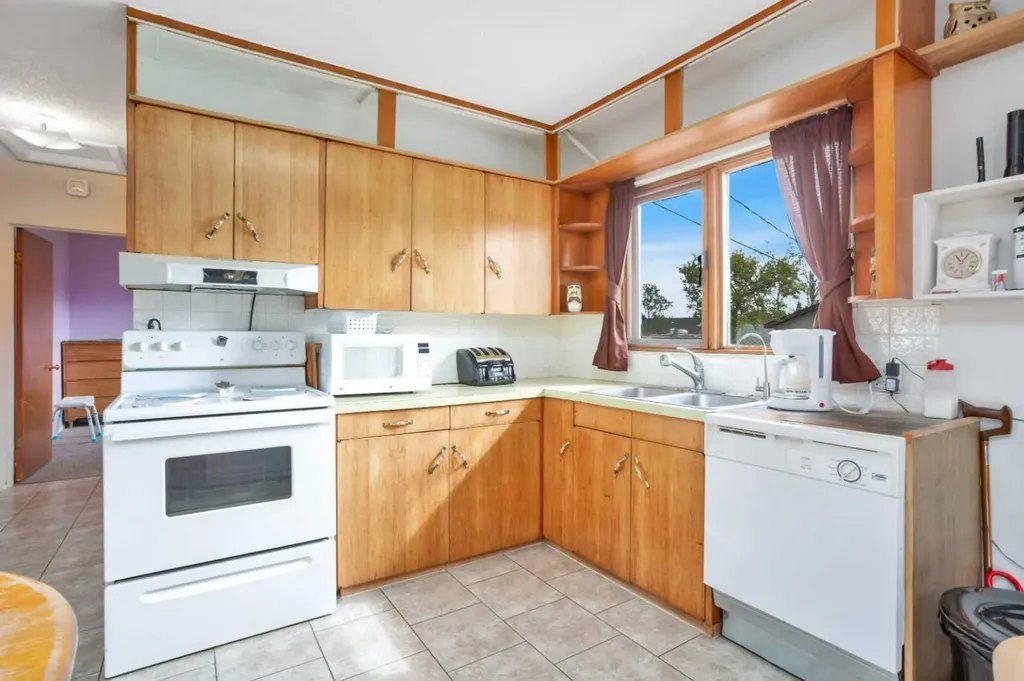 4727 48 Street Sylvan Lake AB T4S 1M9