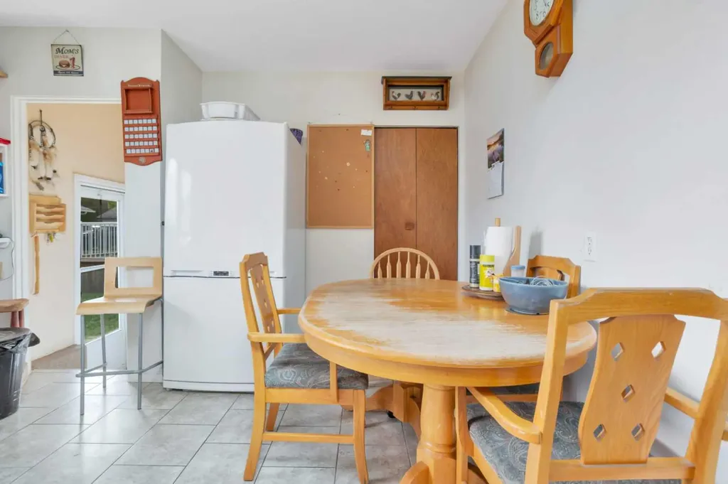 4727 48 Street Sylvan Lake AB T4S 1M9
