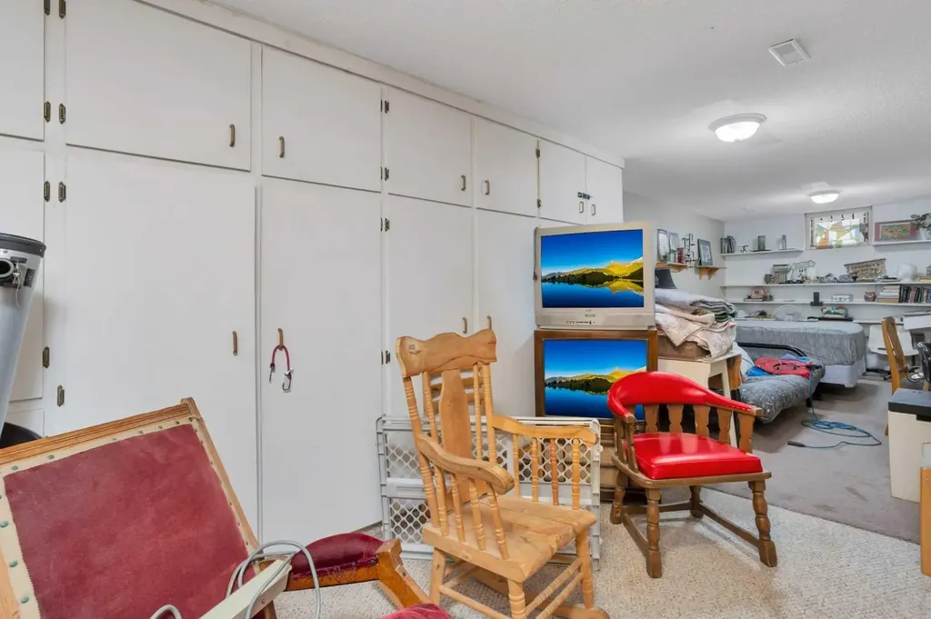 4727 48 Street Sylvan Lake AB T4S 1M9
