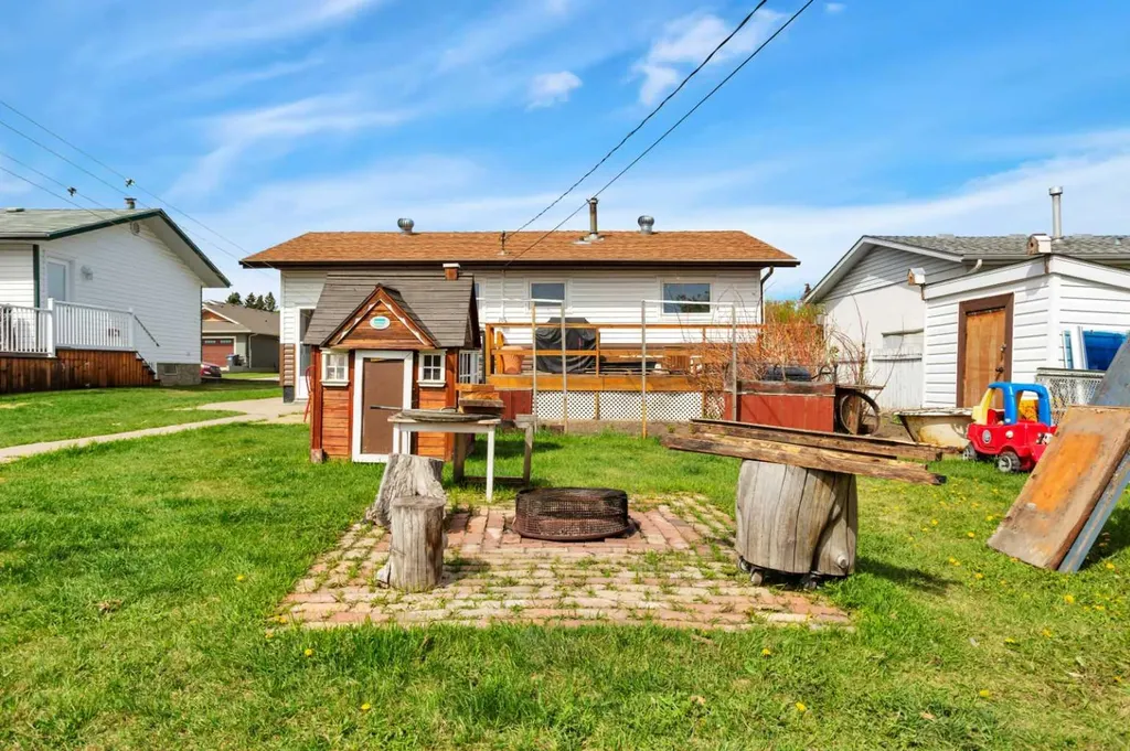 4727 48 Street Sylvan Lake AB T4S 1M9