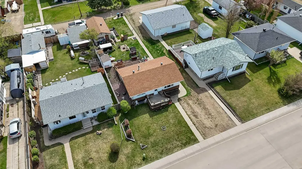4727 48 Street Sylvan Lake AB T4S 1M9