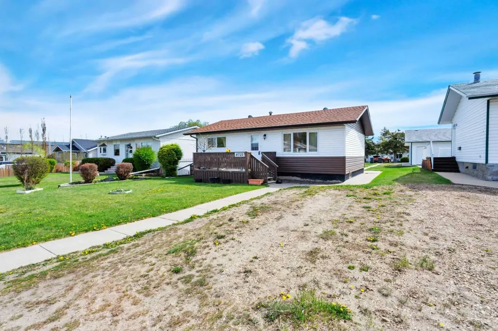4727 48 Street Sylvan Lake AB T4S 1M9