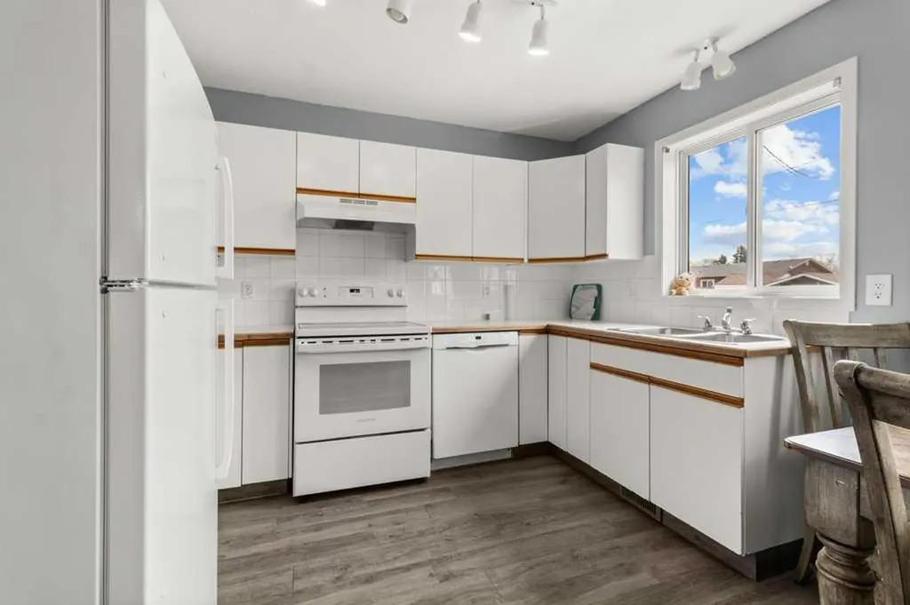 1816 26 Avenue Delburne AB T0M 0V0