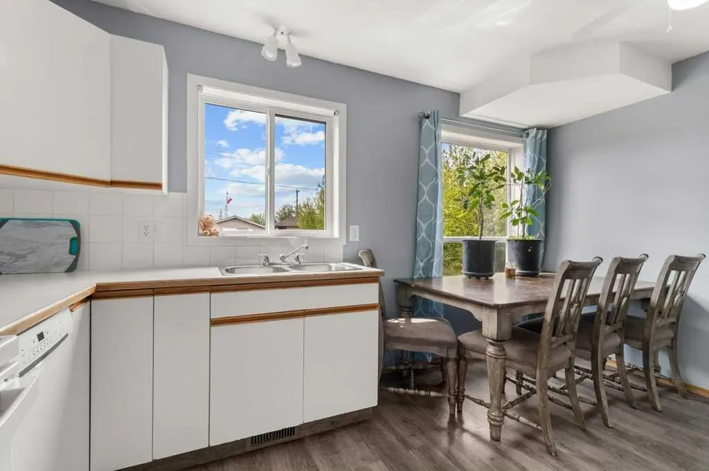 1816 26 Avenue Delburne AB T0M 0V0