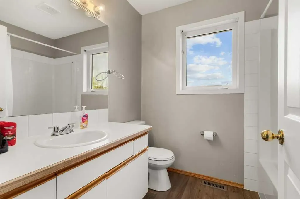 1816 26 Avenue Delburne AB T0M 0V0