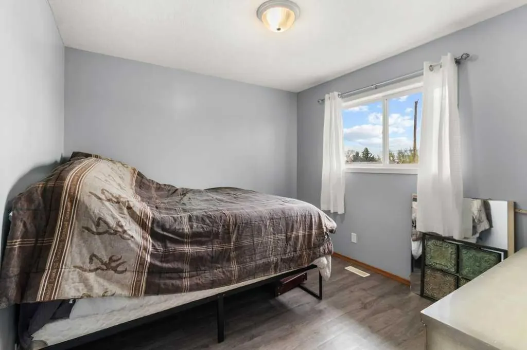 1816 26 Avenue Delburne AB T0M 0V0