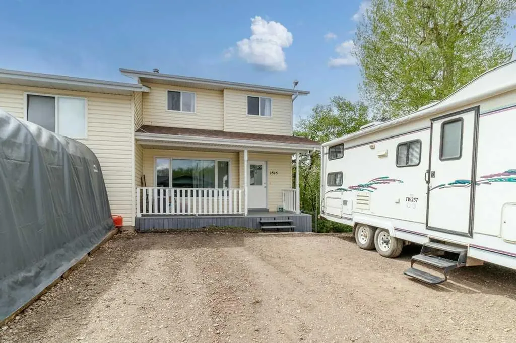 1816 26 Avenue Delburne AB T0M 0V0