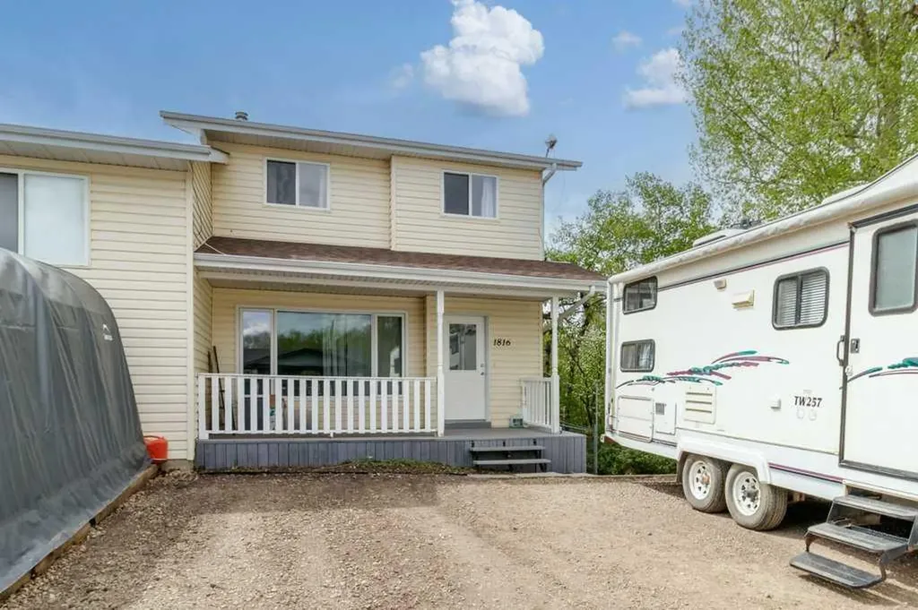 1816 26 Avenue Delburne AB T0M 0V0
