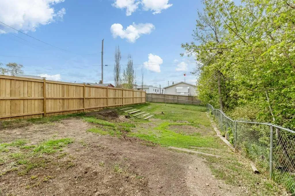 1816 26 Avenue Delburne AB T0M 0V0
