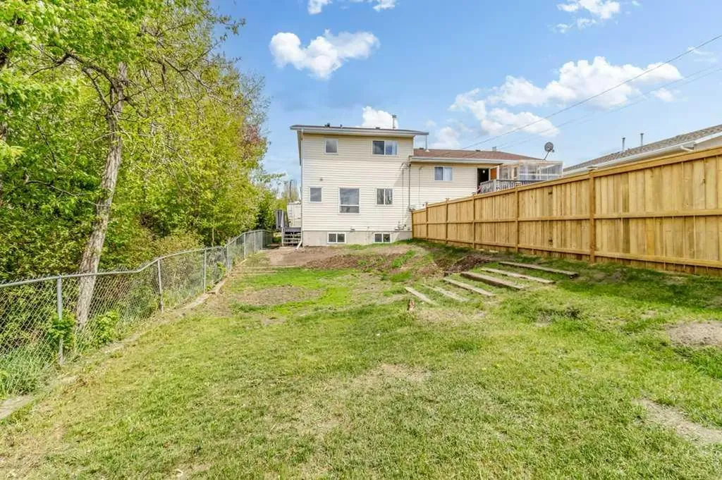 1816 26 Avenue Delburne AB T0M 0V0