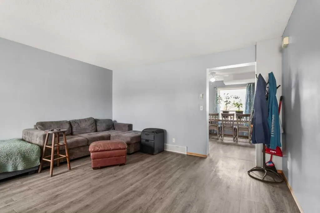 1816 26 Avenue Delburne AB T0M 0V0