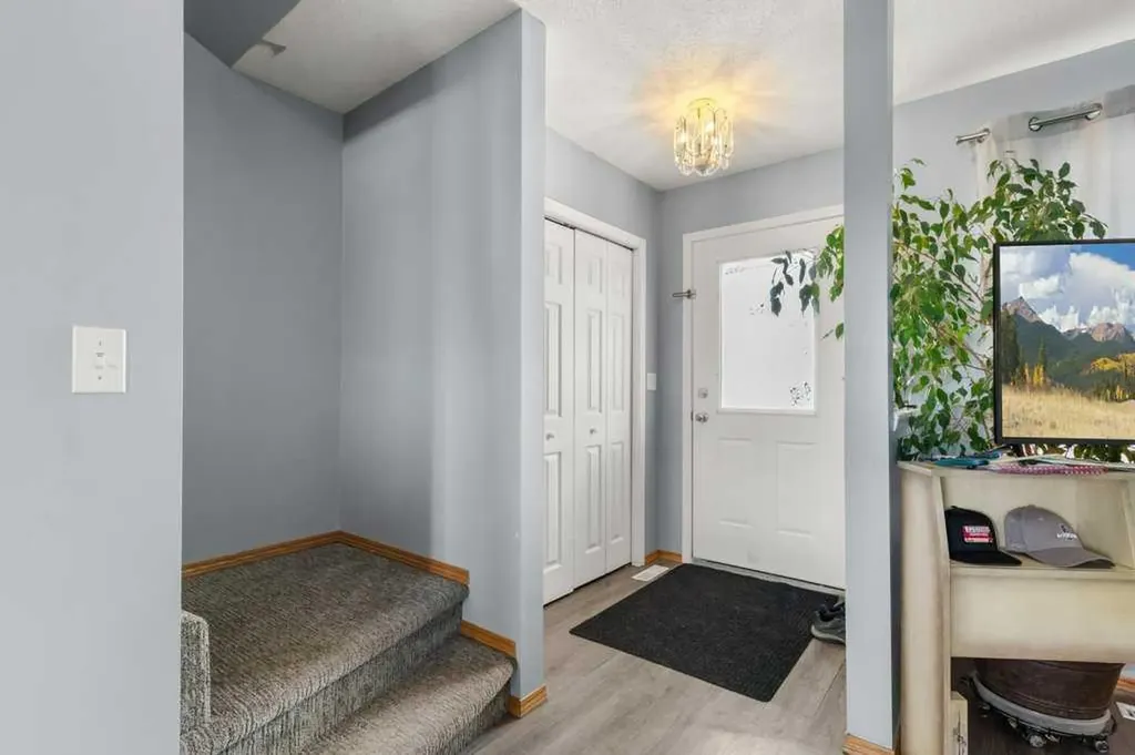 1816 26 Avenue Delburne AB T0M 0V0