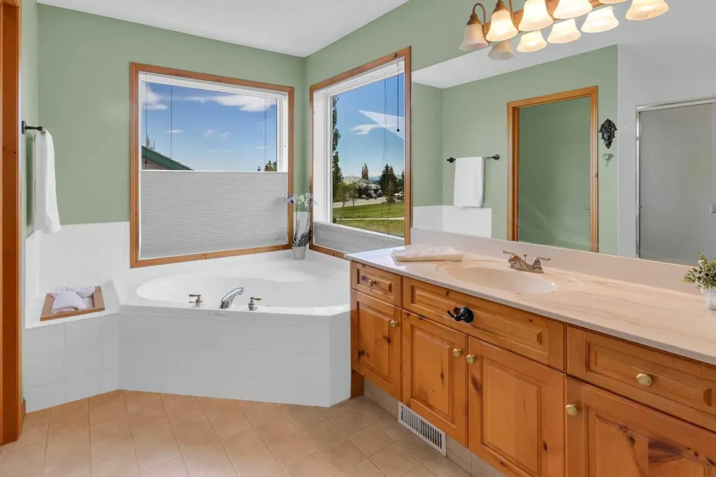124 Gleneagles Terrace Cochrane AB T4C 1W6